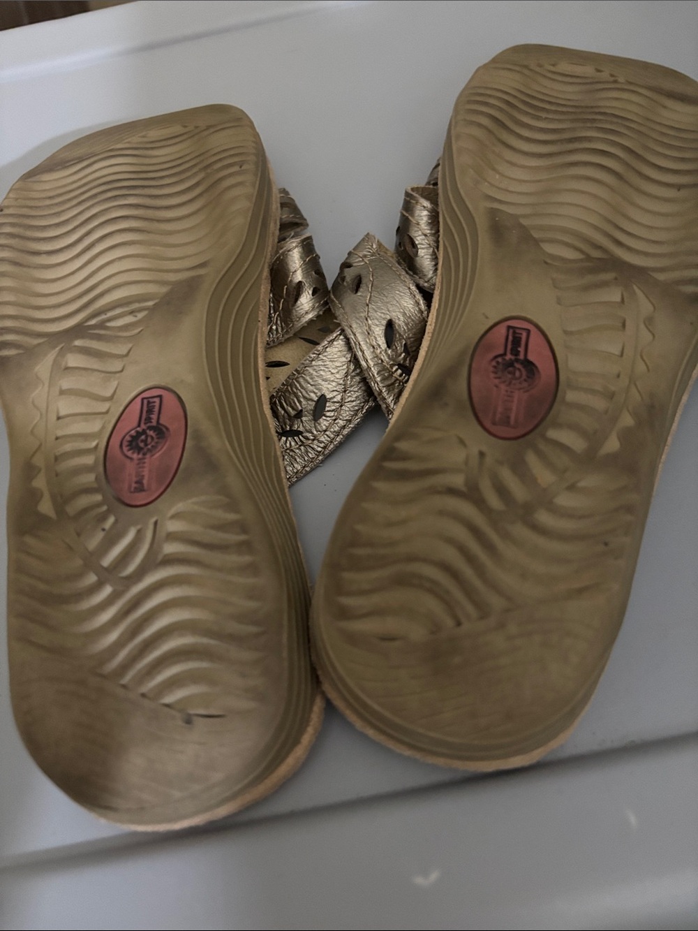 Earth Spirit Women's Metallic Bronze Slide Sandals - Picture 4 of 4